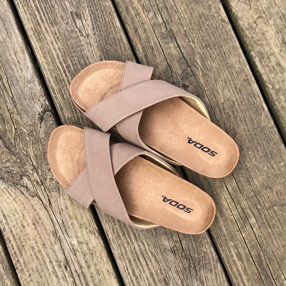 NWOT Soda Sandals
